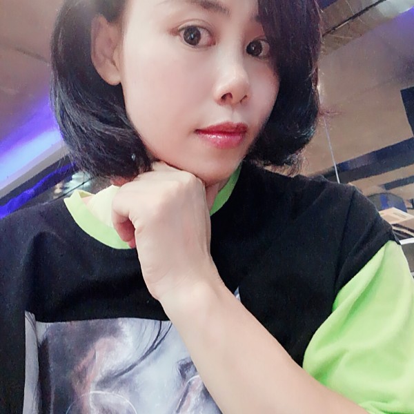 幸福的子鱼的照片