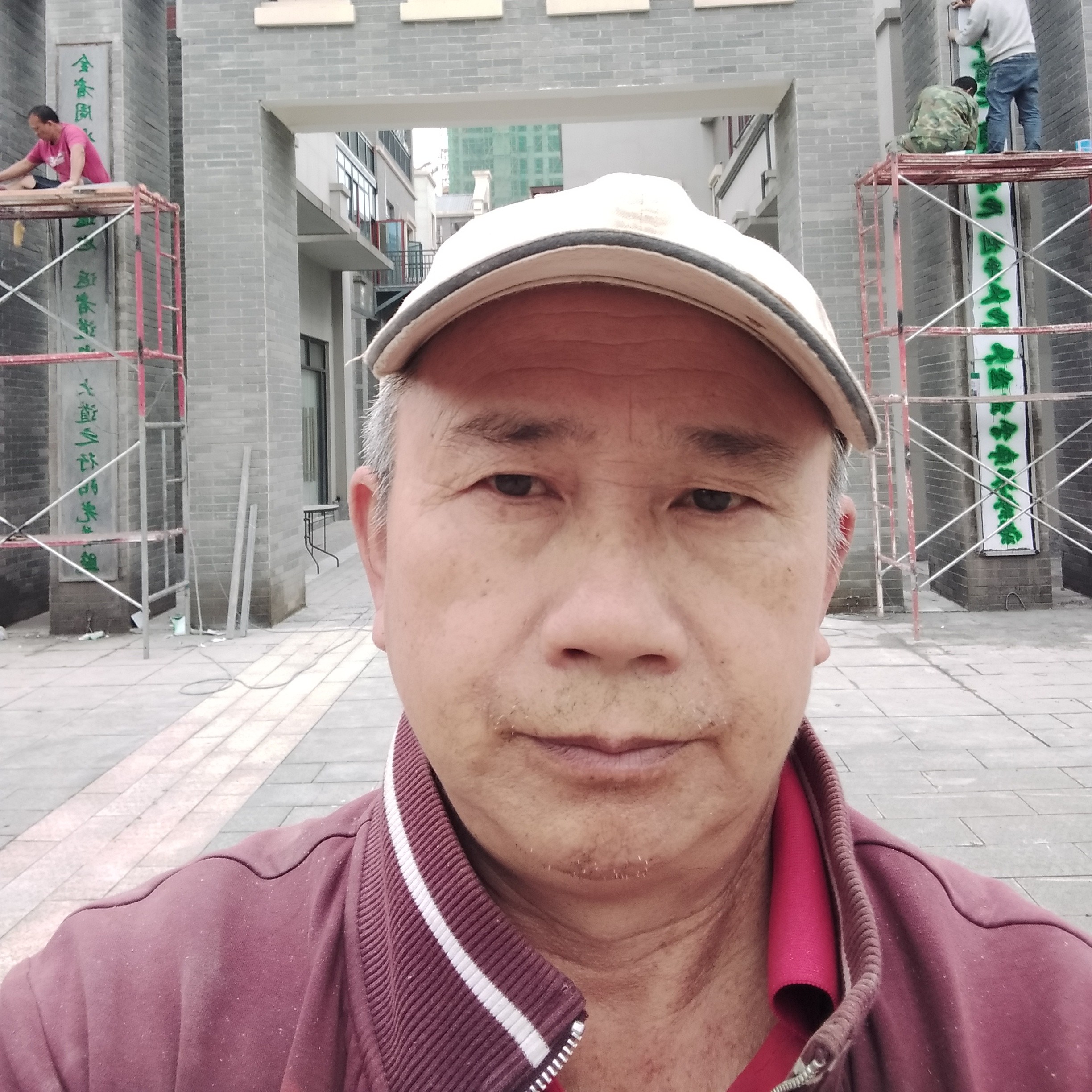月亮浅吻微笑的照片