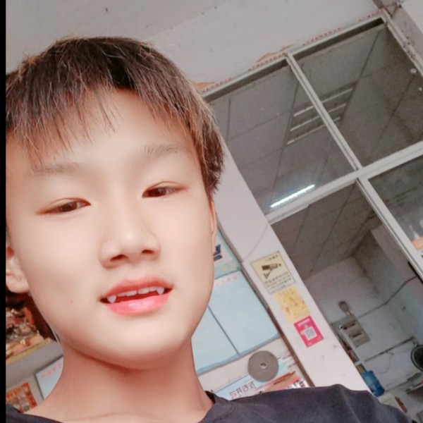 动人踢咖啡的照片