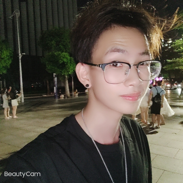 俊秀闻秀发的照片