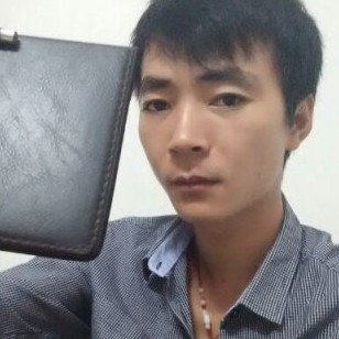 开放深拥皮带的照片