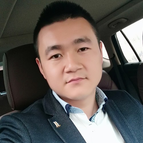 习惯性微笑的照片