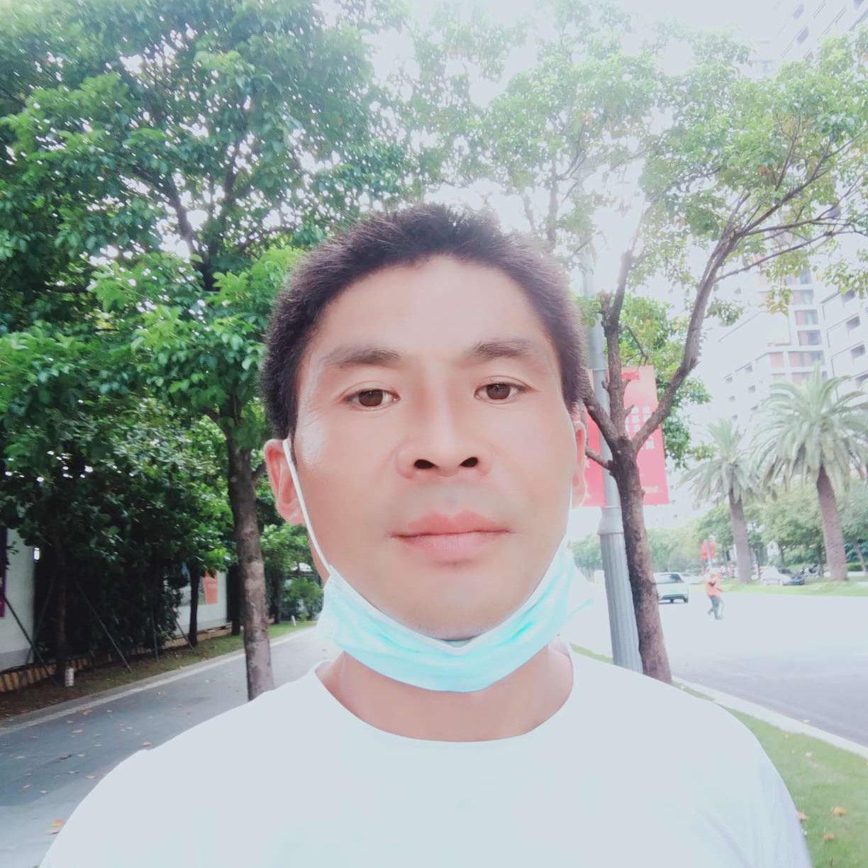 殷勤爱恋朋友的照片