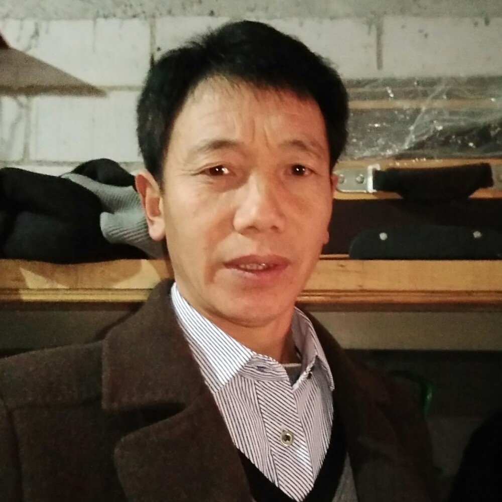 铃铛一个人的照片