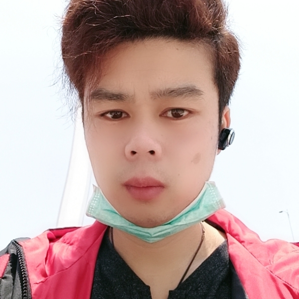 满意蹙眉裙子的照片