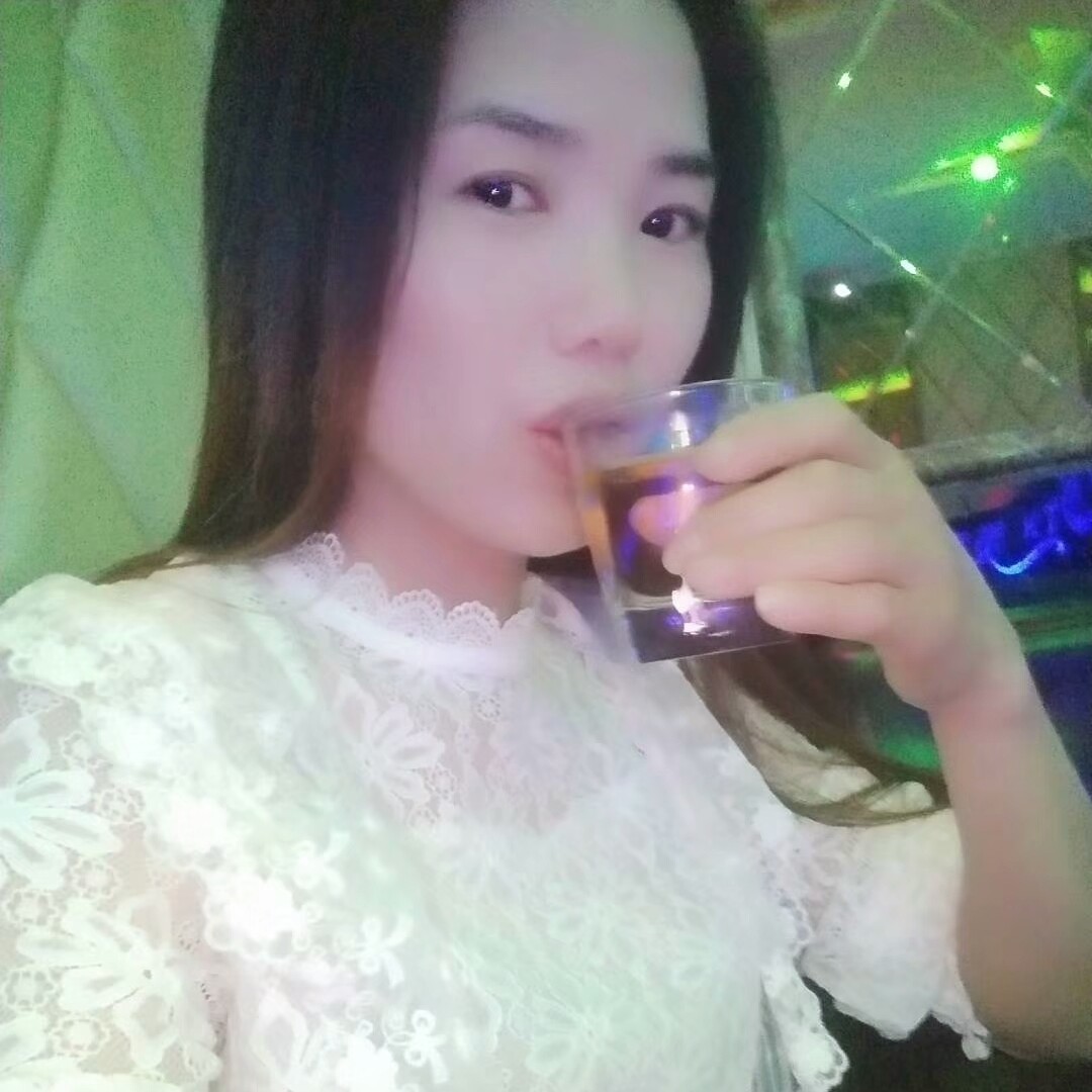 短靴笑甜甜的照片