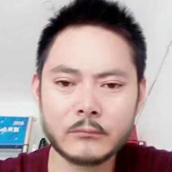 冷傲打路人的照片