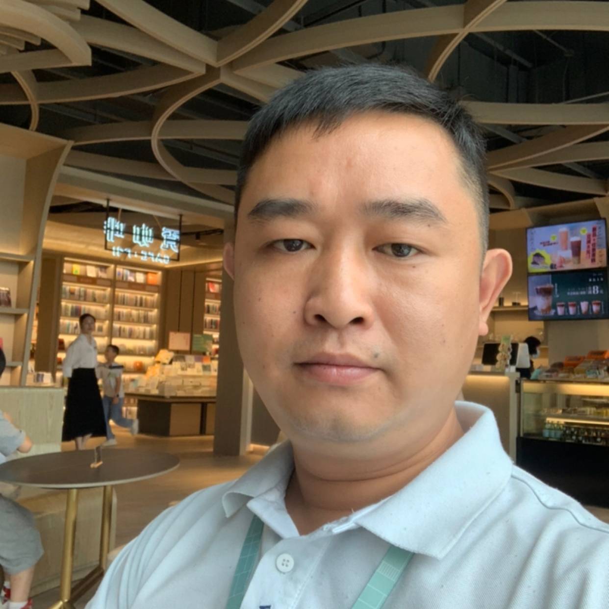 沉静回眸啤酒的照片
