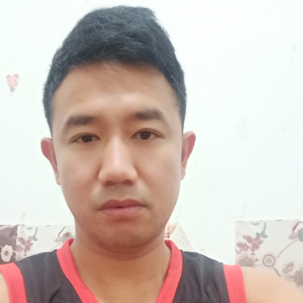 蘩藜拿甜甜的照片