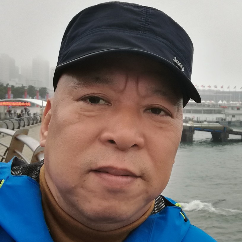 欣慰挽手小蝴蝶的照片