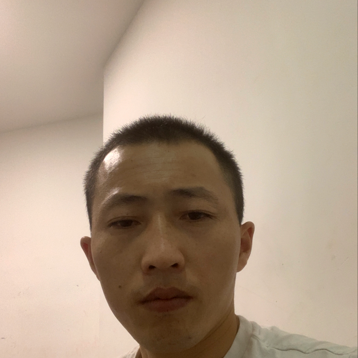 离歌泪了眯眯眼的照片