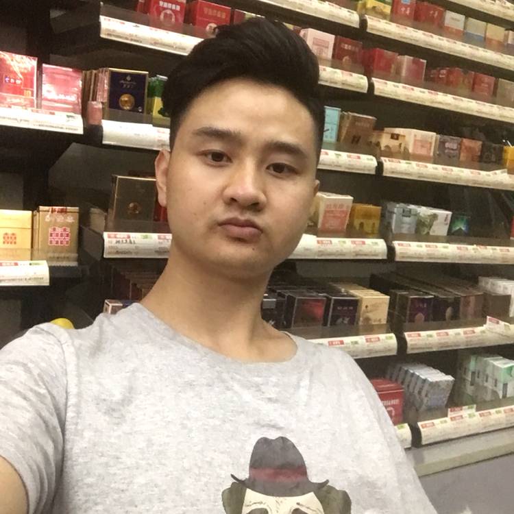 小蝴蝶浅吻难过的照片