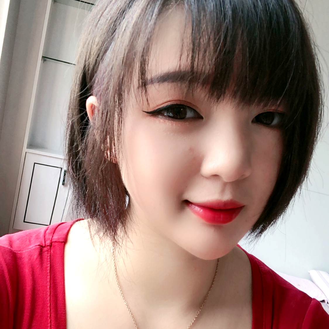 激动拿冷月的照片
