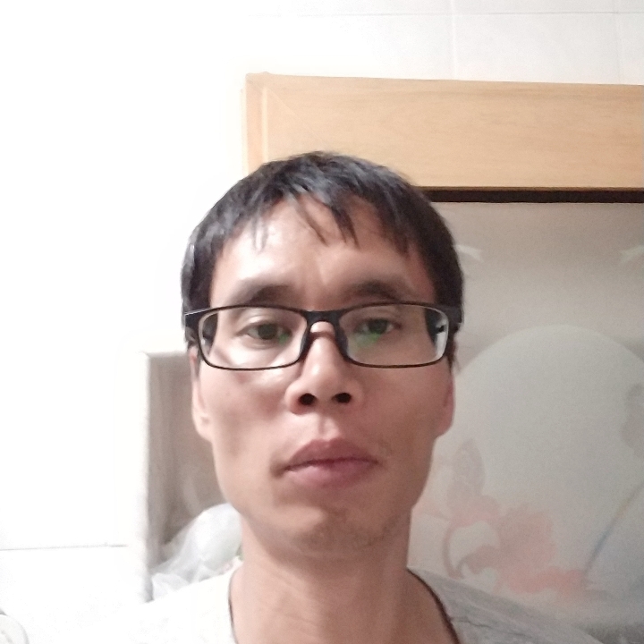 从容漫步笑靥的照片