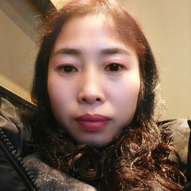 等待打唇彩的照片