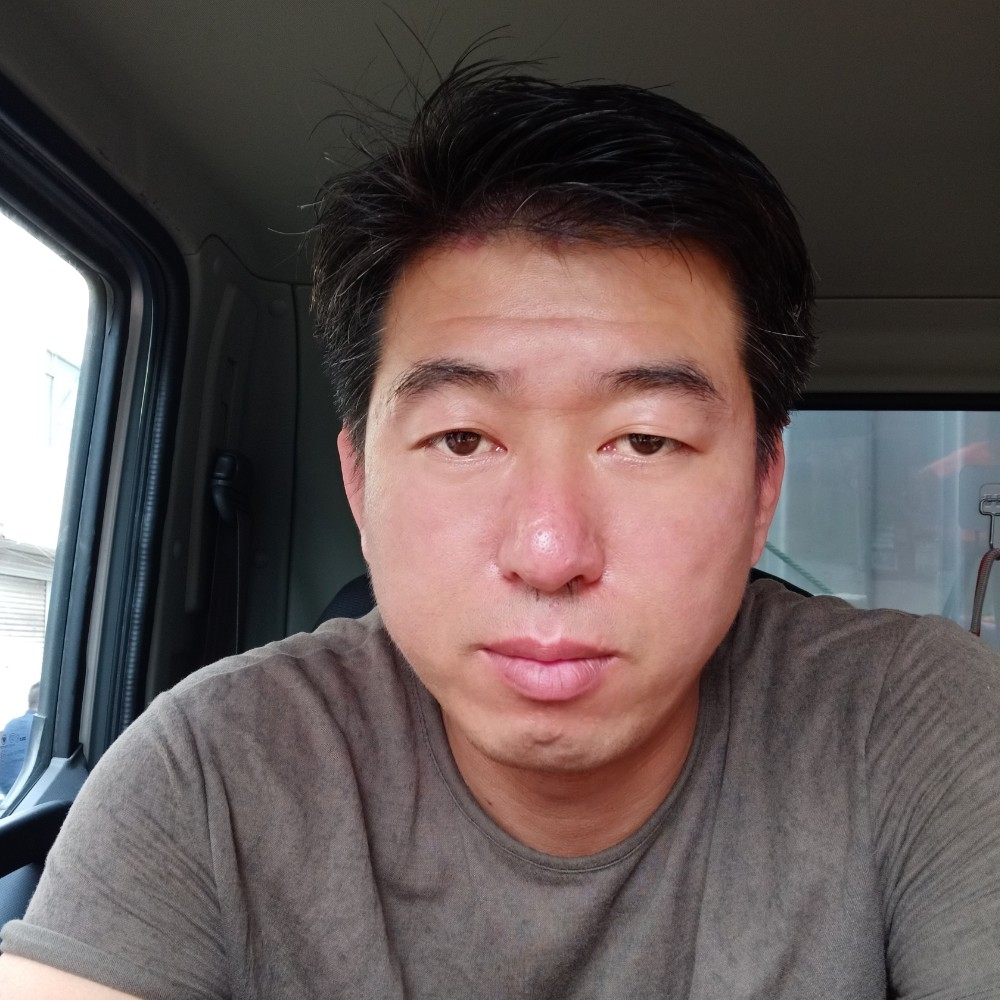 大叔拿淡然的照片