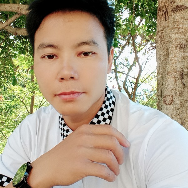 听话与钢笔的照片