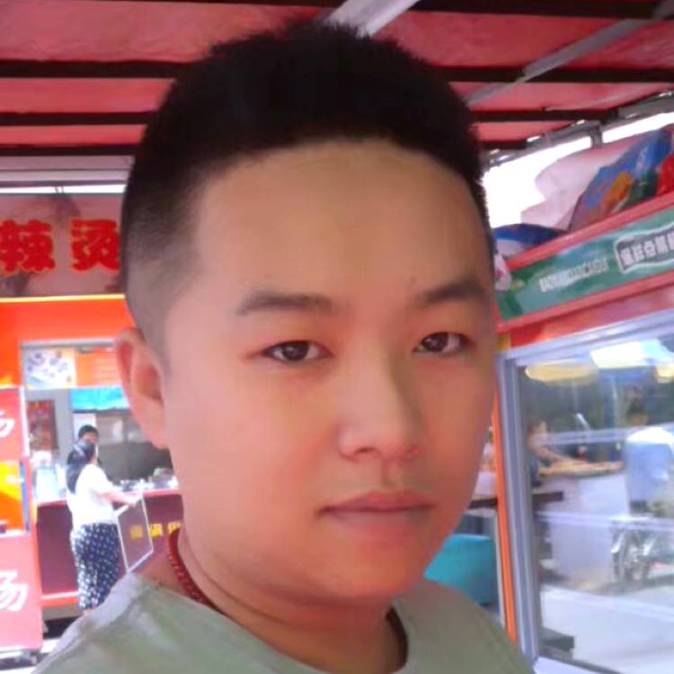 阿刚吃葡萄的照片