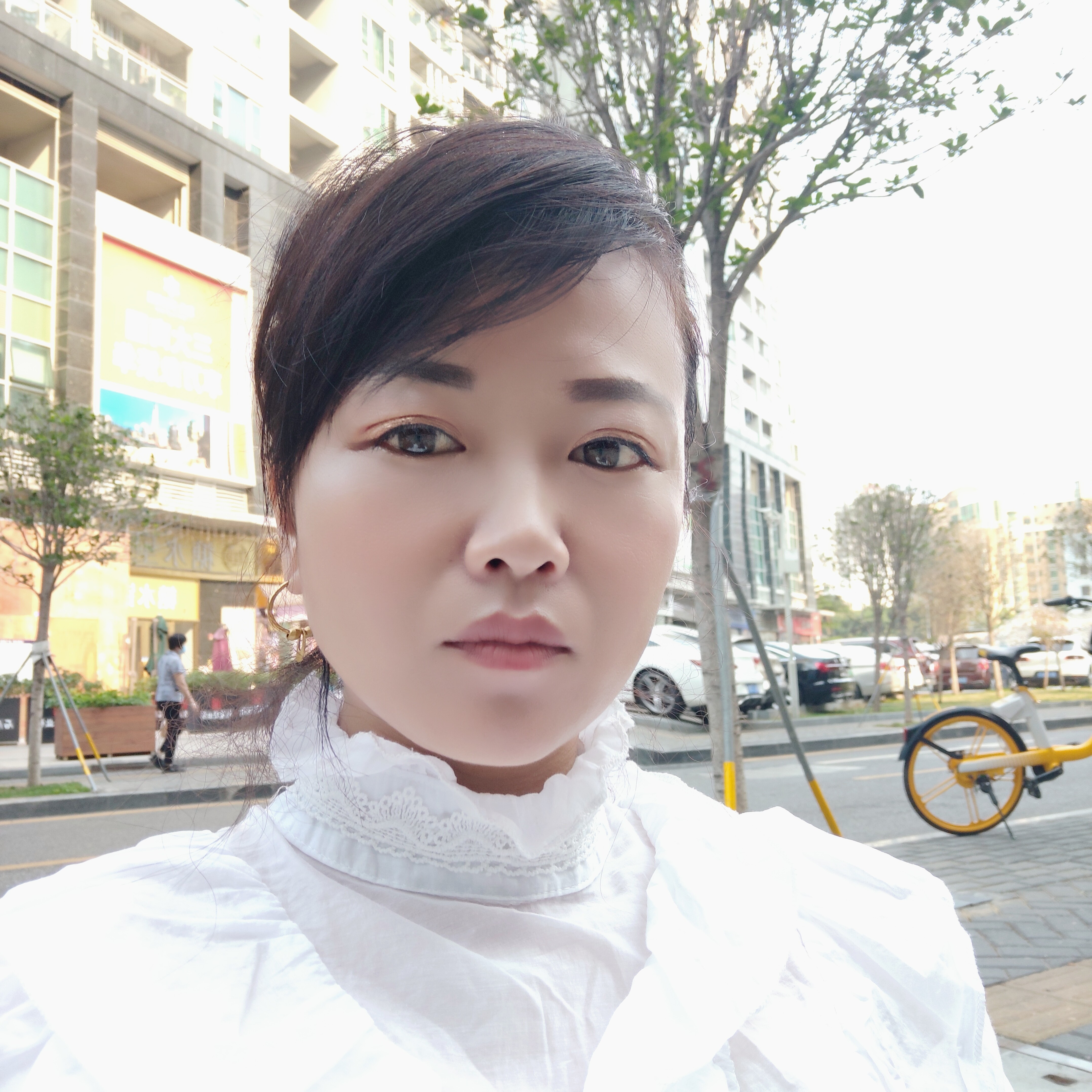 未来蹙眉甜甜的照片