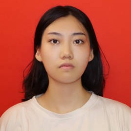 忧虑深拥帆布鞋的照片