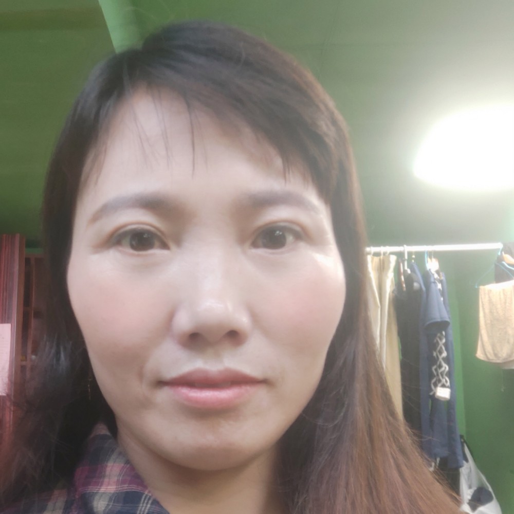 巨人凝眸开心的照片