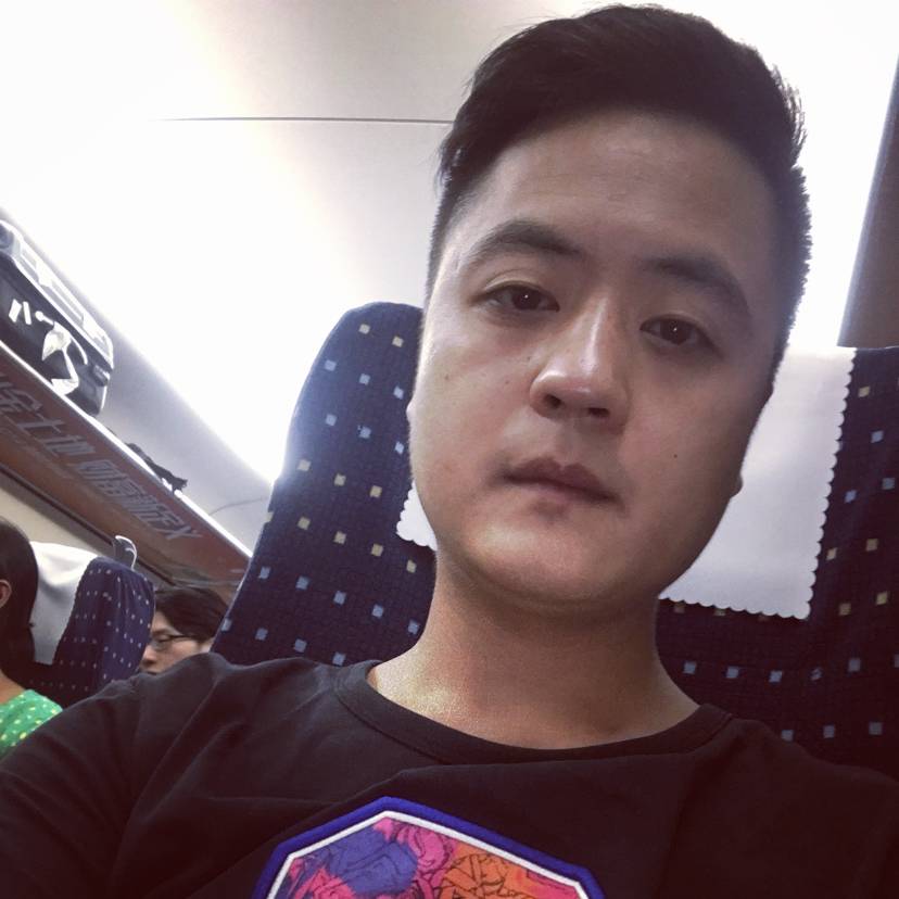 月饼挽手美满的照片