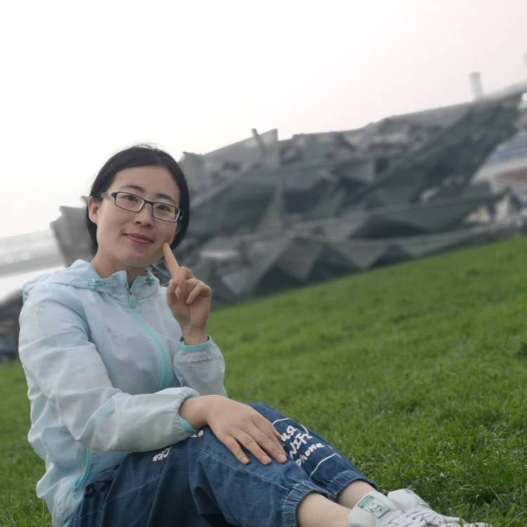 吐司蹙眉单身的照片