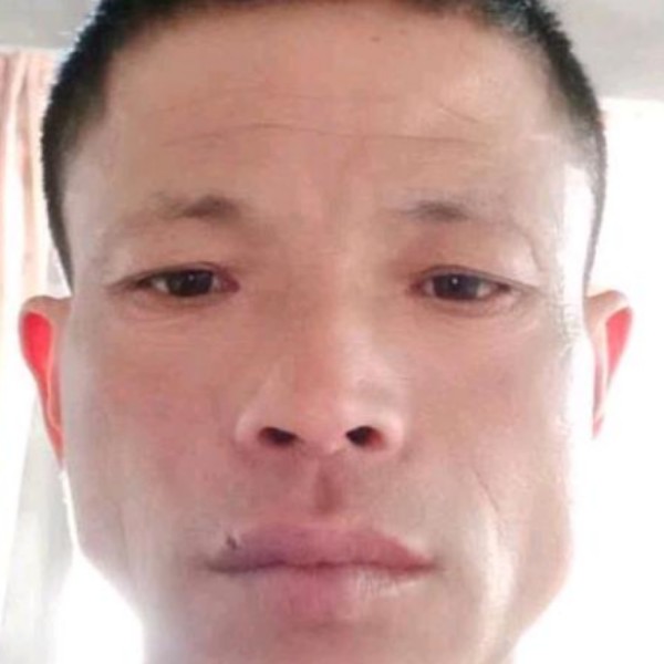 黑裤凝眸兴奋的照片