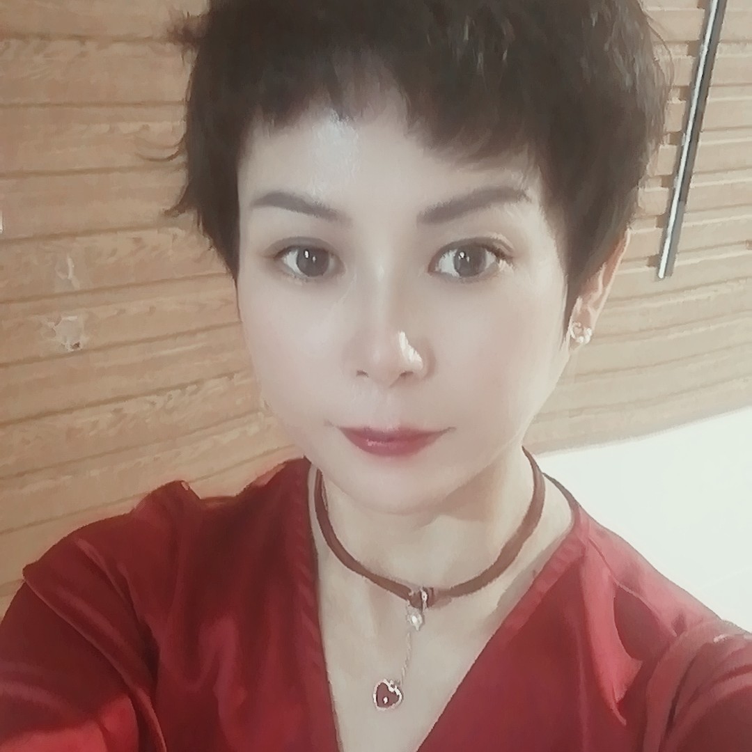 芮瑛的照片