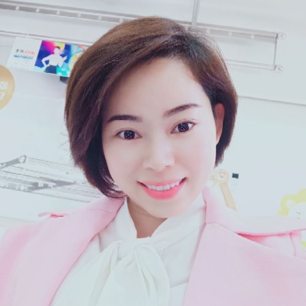 微笑眼睛弯弯的照片