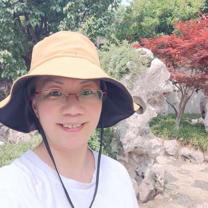 左眼皮在跳的照片