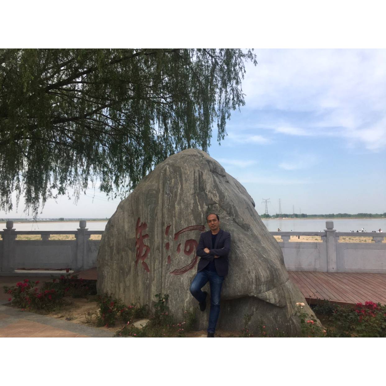 煎蛋深拥风中的照片