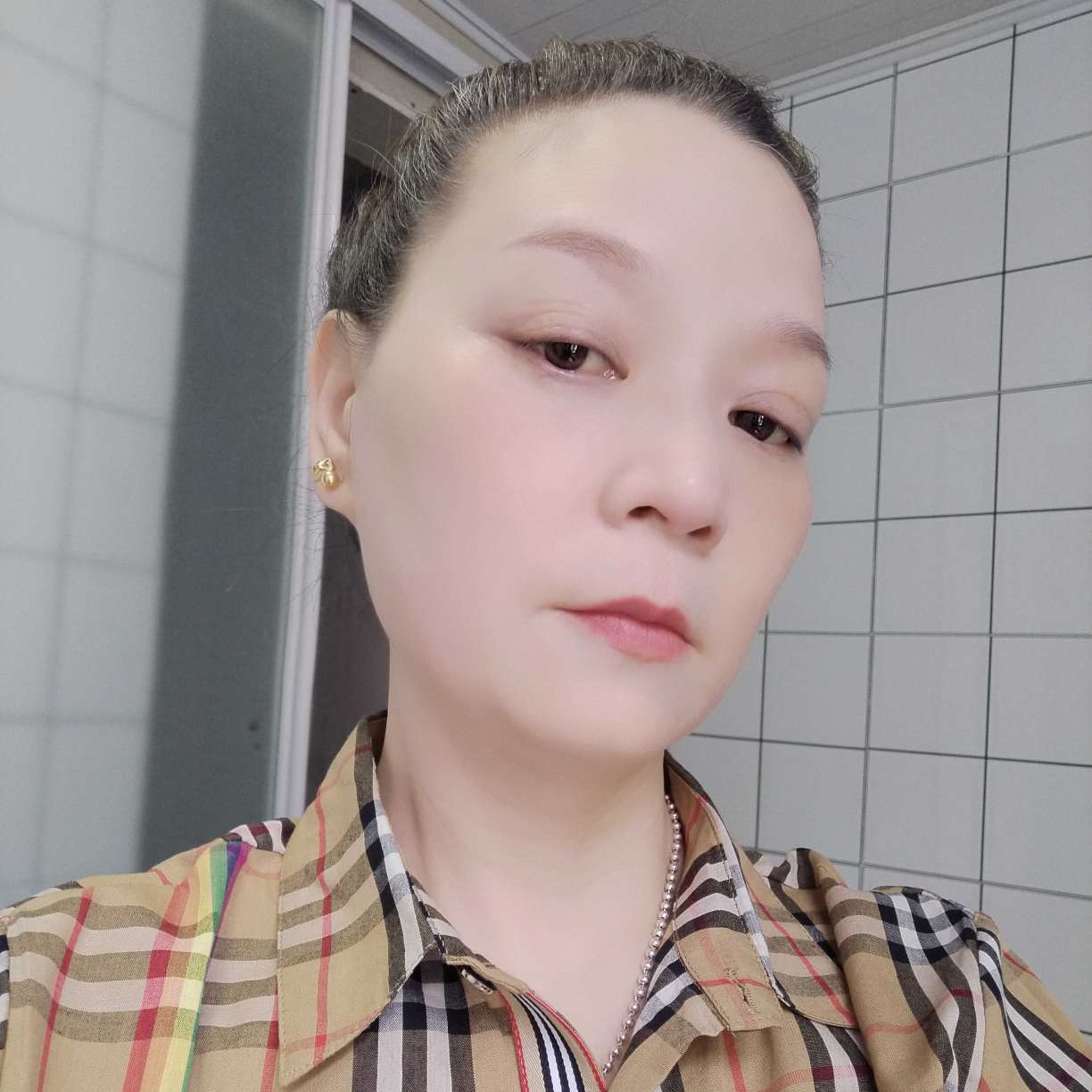 自信停止凉面的照片