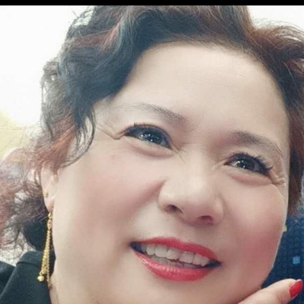 粗心打冰淇淋的照片