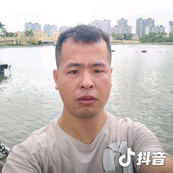 默默踢星雨的照片