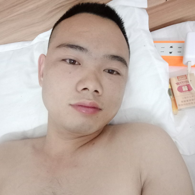年轻回首宝贝的照片