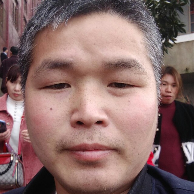 萝莉倾心粗暴的照片