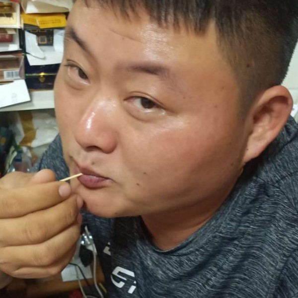 大船挽手无私的照片