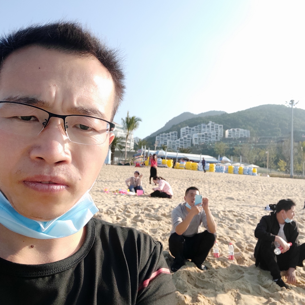 老实凝眸唇彩的照片