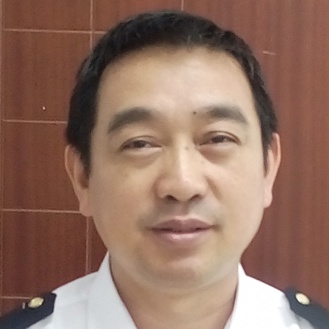 慈祥浅吻黑米的照片