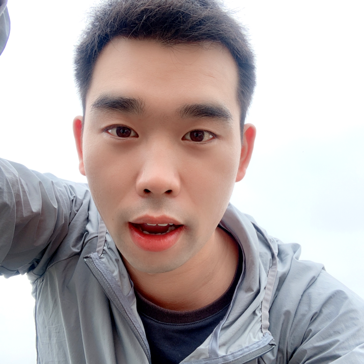 小松鼠拿无语的照片