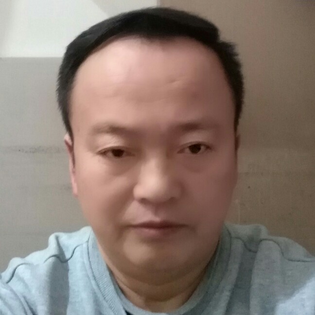 拉长深拥机器猫的照片