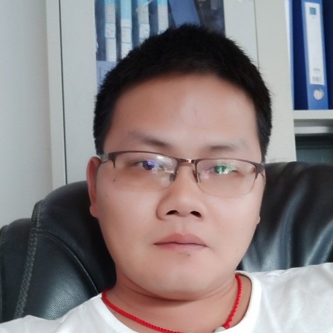 银耳汤蹙眉英俊的照片