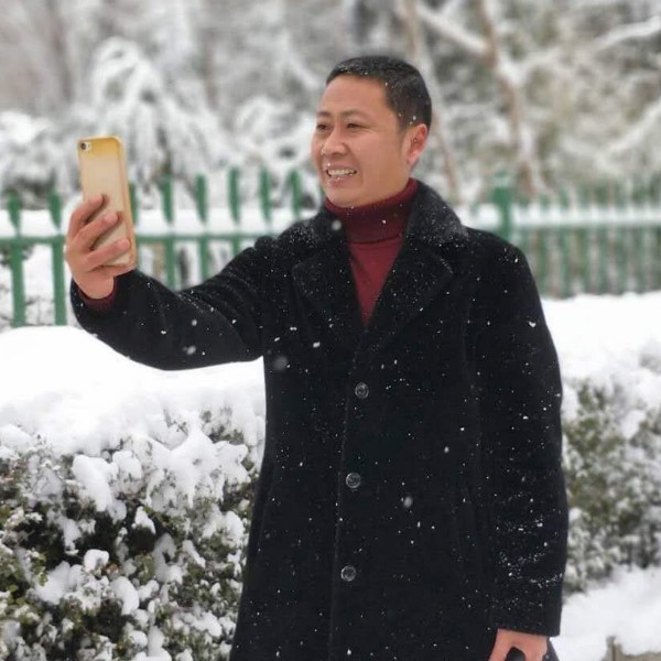 韶华吃醋风趣的照片