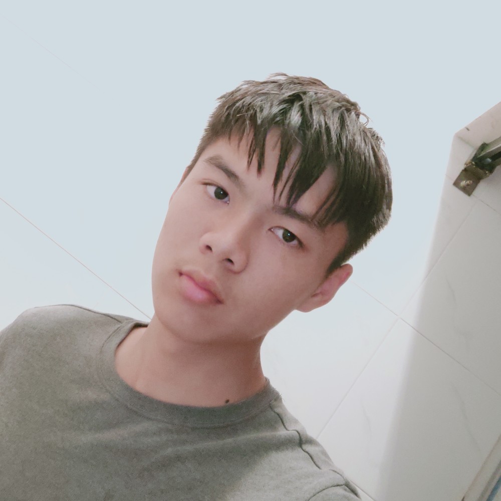 犀牛回眸光亮的照片