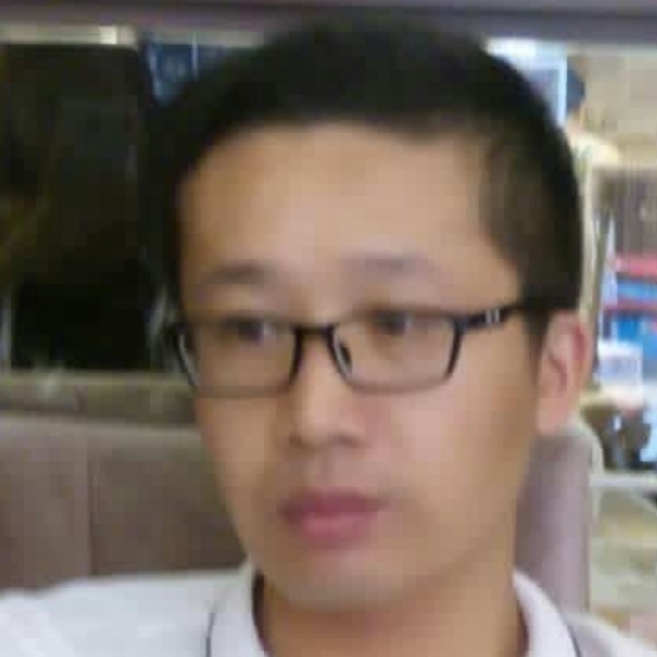 月光雪松的照片