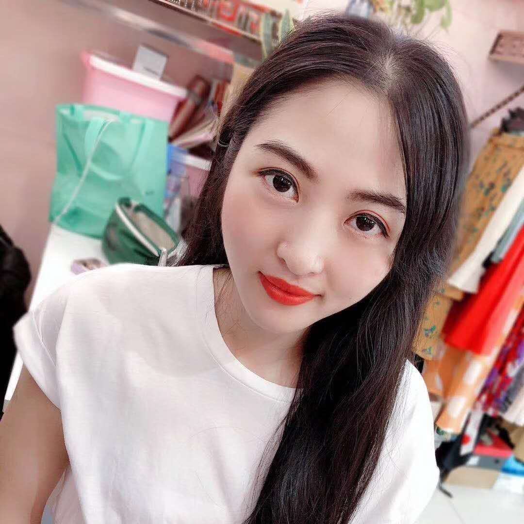 清秀等于帆布鞋的照片