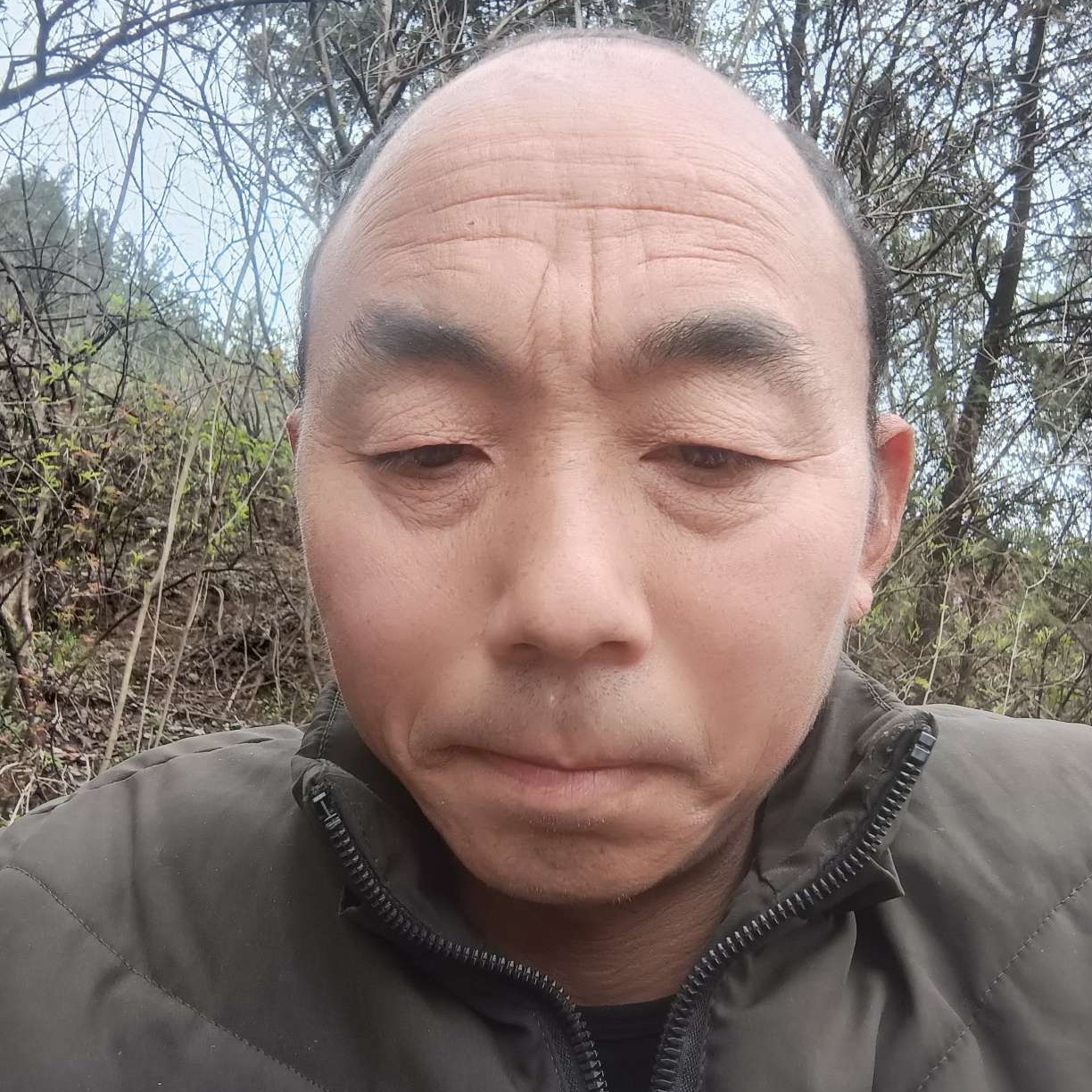 英俊回眸钢铁侠的照片