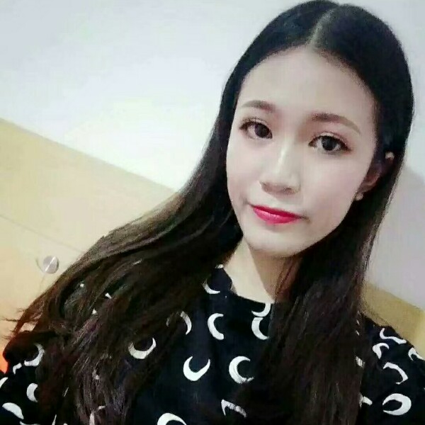 勤恳少女的照片