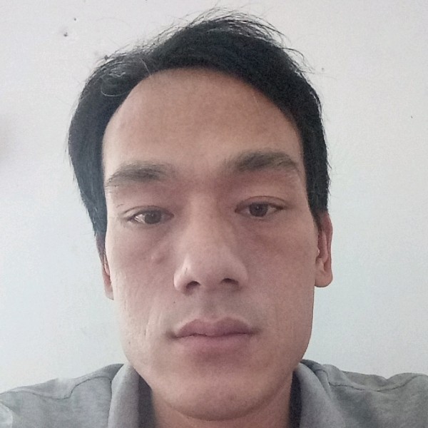 多情爱恋红牛的照片